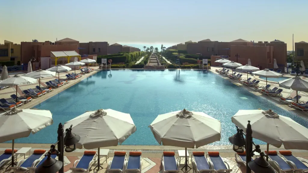 الفندق كانكون بيتش ريزورت - العين السخنة